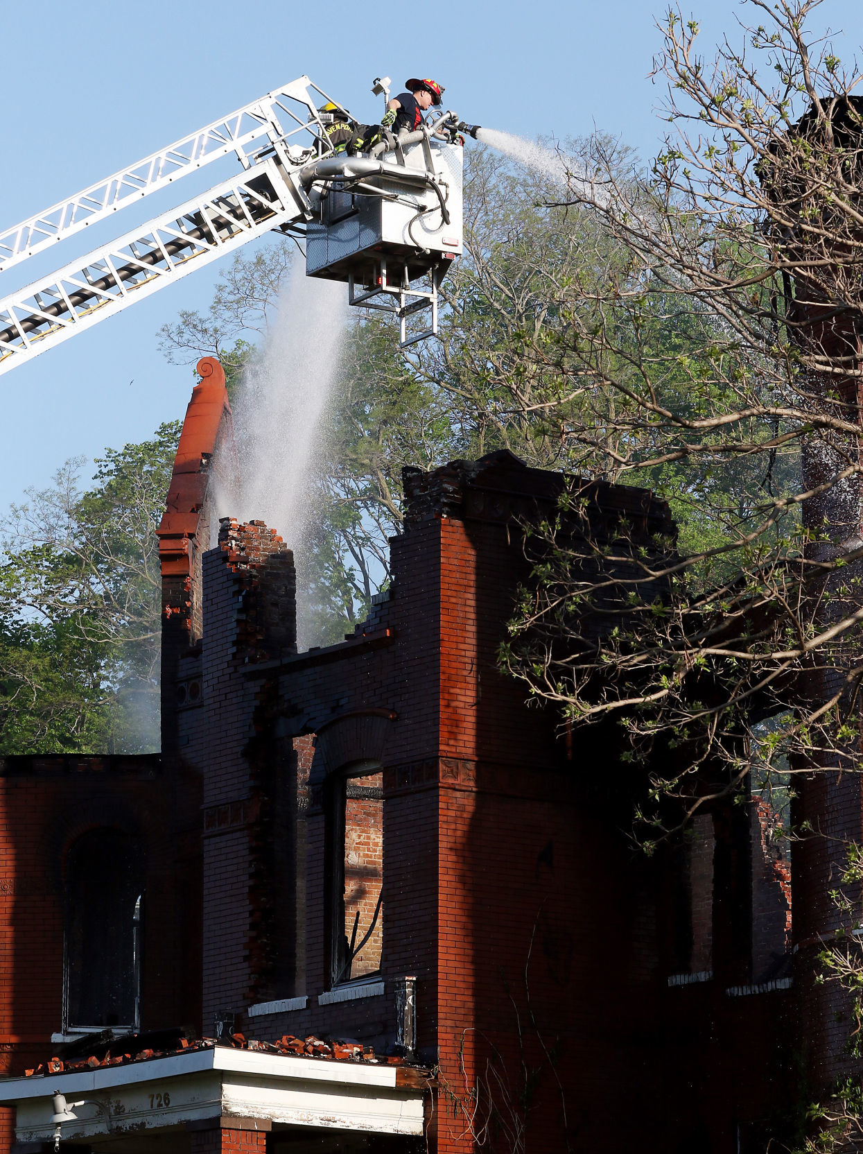 051118-qct-house-fire-003